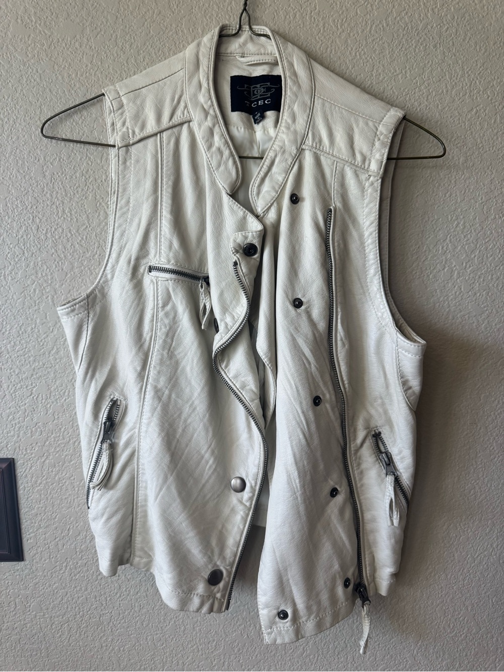 TCEC White Leather Moto Vest with Zipper Accents